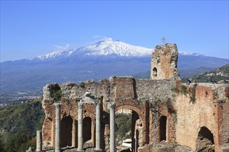 Taormina, the ancient theatre overlooking Mount Etna, Etna, Sicily, Italy, Europe