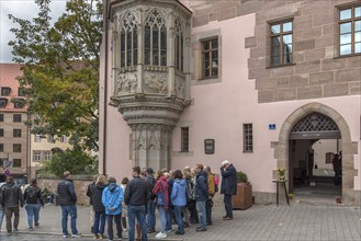 Guided tour around the Sebaldus Church, Nuremberg, Middle Franconia, Bavaria, Germany, Europe