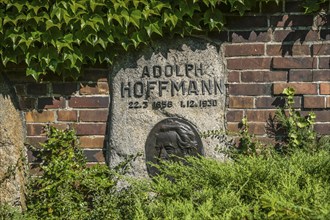 Grave of Adolph Hoffmann, Socialist Memorial, Friedrichsfelde Central Cemetery, Gudrunstrasse,