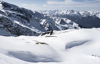 Peaks and mountains in winter, Sellraintal, Stubai Alps, Kühtai, Tyrol, Austria, Europe