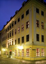 This 5-star hotel is located in Dresden's baroque quarter on Königstraße between the monument to