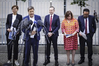 (L-R) Bettina Stark-Watzinger, Bundesministerin fuer Forschung und Bildung, Robert Habeck,