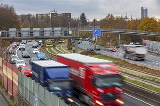 Motorway A40, Ruhrschnellweg, city centre of Essen, exit Essen-Huttrop, Spurbus route, this area