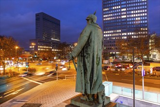 Evening city centre traffic in Essen, large intersection, Bismarck Platz, Hindenburg Strasse, Krupp