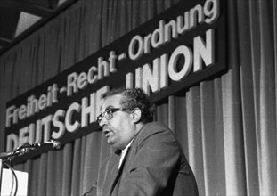 The attempt to found a new right-wing party, here the founding party conference of the German Union