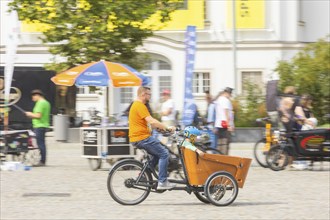 Cargobike Roadshow tours Saxony. Presentation, advice and test rides at the Postplatz