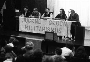 Left-wing and pacifist demonstration for the anti-war day on 1.9.1971 in Bochum.banner: Youth