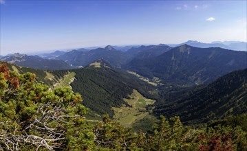 Mountain landscape, view from the summit of the Gruberhorn to the Gruberalm, Osterhorngruppe,