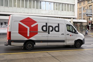 Delivery van dpd parcel service