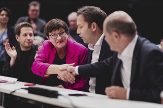 (R-L) Olaf Scholz (SPD), Bundeskanzler, Lars Klingbeil, SPD-Parteivorsitzender, Saskia Esken,