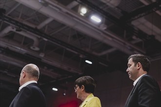 (L-R) Olaf Scholz (SPD), Bundeskanzler, Saskia Esken, Bundesvorsitzender der SPD, und Lars