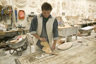 Restorer at Fuchs&Gierke, plaster workshop