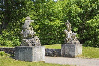 Putti, putti, group of putti in the castle garden, sculpture, stone sculpture, naked child figure,