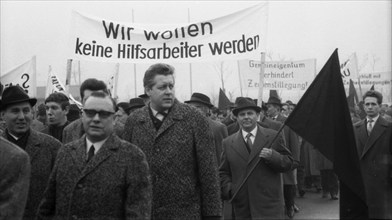 With black flags, miners of the Bismarck colliery and their relatives demonstrated against the