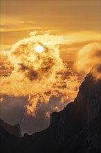 Sunrise, sun shining over mountains in fog, Säntis, Appenzell Ausserrhoden, Appenzell Alps,