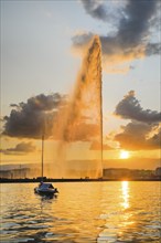 The Jet deau, backlit at sunset, landmark in the Geneva harbour basin, Canton of Geneva,