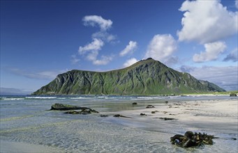 Ramberg and beach, Flakstadøya, Flakstad, Lofoten islands, Norway, Europe