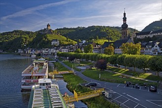 Town view of Cochem on the Moselle with Reichsburg Castle, Rhineland-Palatinate, Germany, Europe