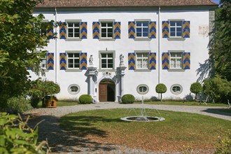 Rear castle, Mühlheim Castle of the Lords of Enzberg, park, garden, fountain, façade, shutters,