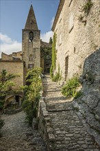 Medieval mountain village, Crestet, Vaucluse department, Provence, Provence-Alpes-Côte dAzur,