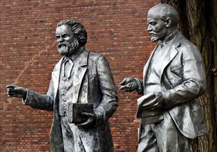 Statues of Karl Marx and Vladimir Ilyich Lenin in front of the Central Committee of the MLPD,