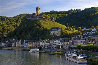 Town view of Cochem on the Moselle with Reichsburg Castle, Rhineland-Palatinate, Germany, Europe