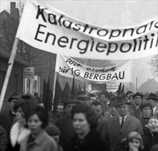 With black flags, miners of the Bismarck colliery and their relatives demonstrated against the