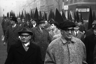 With black flags, miners of the Bismarck colliery and their relatives demonstrated against the