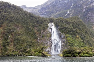 Bowen Falls, Milford Sound, Fiordland National Park, Neuseeland