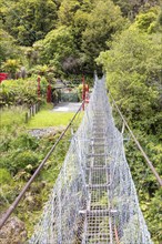 Buller Gorge Swingbridge, Buller River, Murchison, Neuseeland