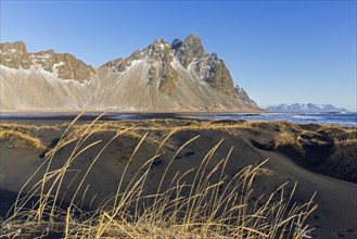 Vestrahorn, Vesturhorn, scree mountain made of gabbro and granophyre rocks, part of the Klifatindur