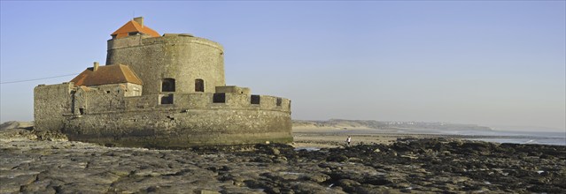 Vauban's Fort Mahon on the beach at Ambleteuse, Côte d'Opale, Opal Coast, France, Europe