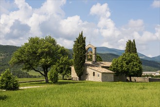 Picturesque chapel, Eglise Saint-Arnoux, Montguers, Département Drôme, Provence,