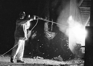 Steel production at the Hoesch AG steelworks in the Westfalenhuette on 4.12.1974 at the blast