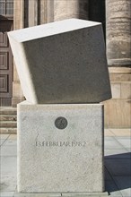 At the southern portal of the Kreuzkirche is a memorial commemorating the 1982 Peace Forum. It