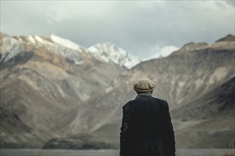 Qach Beg, Wakhi farmer in Saradh-e-Broghil, Wakhan Corridor, Afghanistan, Asia