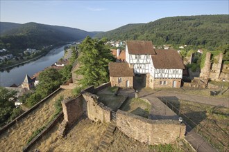 Castle built 1270 with gatehouse and view Hirschhorn am Neckar, Neckar Valley, Odenwald, Hesse,