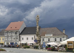 Plague column and sgraffito house on the town hall square, Weitra, Lower Austria, Austria, Europe