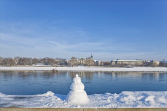 Neustädter Elbufer in winter