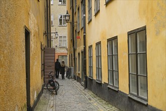 Passers-by, tourists, alley, Old Town, Gamla Stan, Stockholm, Sweden, Europe