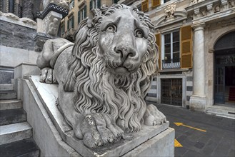 Large lion sculpture in front of San Lorenzo Cathedral, Piazza San Lorenzo, Genoa, Italy, Europe