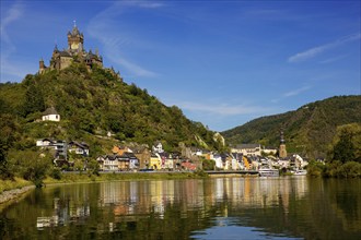 Town view of Cochem on the Moselle with Reichsburg Castle, Rhineland-Palatinate, Germany, Europe