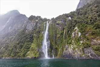 Stirling Falls, Milford Sound, Fiordland National Park, Neuseeland