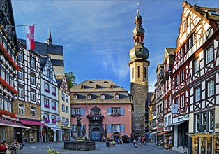 Market square with town hall, half-timbered houses and tower of the parish church of St. Martin,