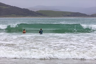 Badende, Curio Bay, Südland, Neuseeland