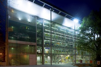 The new lecture hall centre at the Technical University of Dresden (1998) is exceptionally