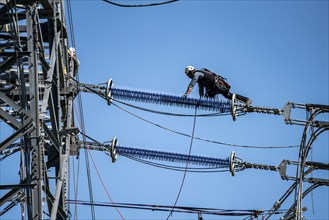 Construction of a new line route, 380 KV extra-high voltage line between Osterath and Gohr, near