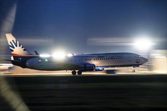 Düsseldorf International Airport, DUS, aeroplane on take-off, SunExpress, Boeing 737