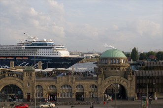 Europe, Germany, Hamburg, Elbe, harbour, passenger ship Mein Schiff 1, St. Pauli Landungsbrücken,