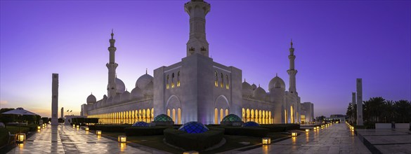 Abu Dhabi Grand Mosque, Iconic Landmark and Architectural Marvel of UAE